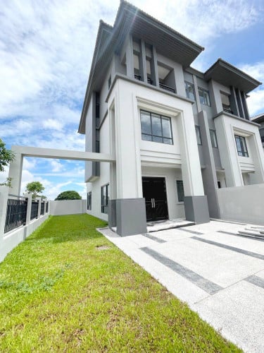 វីឡាភ្លោះកែង សម្រាប់លក់/ Corner twin villa for sale (បុរីជីបម៉ុង​ ហ្រ្គេ​ន/In Borey Chip Mong Grand)