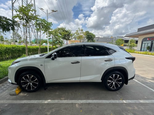 NX 200T 2015 F-Sport ប៊ូតុង 7  HUD ស្លាកលេខ