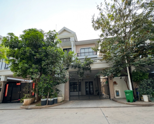 វីឡាភ្លោះAសម្រាប់លក់ / Twin A villa for sale ( in The star diamond near AEON3)