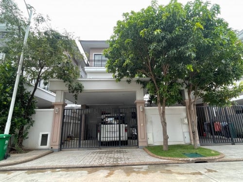 វីឡាភ្លោះB សម្រាប់លក់​ / Twin B villa for sale ( in Borey Penghout near AEON3)