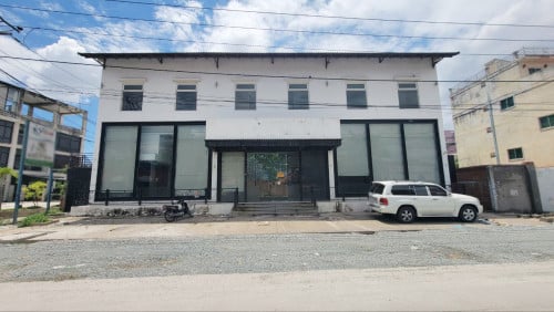 ហាងខាងក្នុងស្អាតស្រាប់សម្រាប់ជួលនៅអូរបែកក្អម | Shop for Rent (Ready-to-Use) in Oubaek Kaom