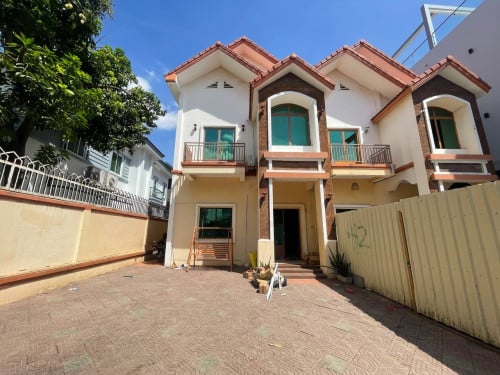 ផ្ទះវីឡាសម្រាប់ជួល សង្កាត់ផ្សារដើមថ្កូវ | Small villa for rent in Phsar Daeum Thkov area