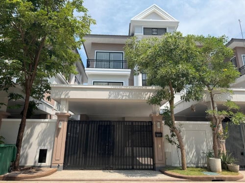 វីឡាភ្លោះ សម្រាប់លក់ | Twin Villa for sale (In Penghout 6A)