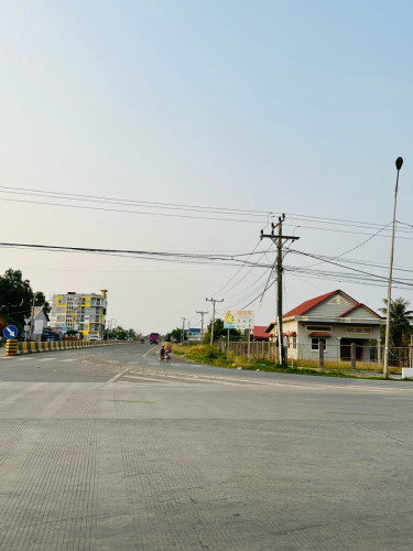 ♻️ ក្រុងកំពតដីនិងផ្ទះលក់ជាប់ផ្លូវជាតិ33A កែងផ្លូវកៅស៊ូវាងក្រុង 2kmពីរវង្វង់មូលធូរ៉េន