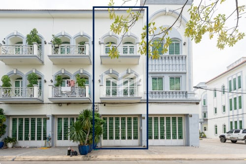 ផ្ទះល្វែង នៅបុរីអេសធី​ Flat For Sale - សង្កាត់ជើងឯក📍