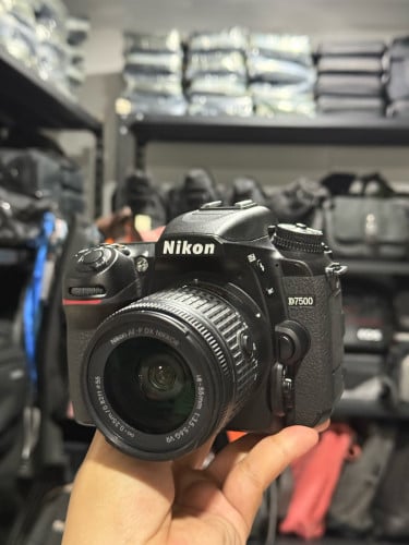 Nikon 7500 + Kit AF-P 18-55mm F3.5-5.6 99%