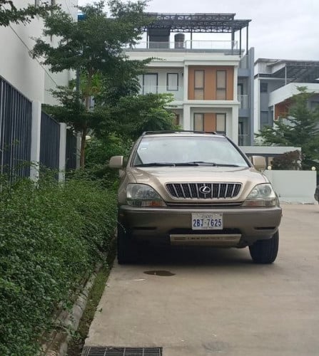 RX300 ប៉ុង០២ ឡានលក់ដូរសេរី