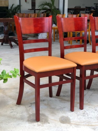 កៅអីឈើបាតពូក