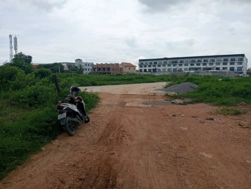 លក់ដី  ស្តង់ដារផ្ទះល្វែង ក្នុងក្រុងបាត់ដំបង