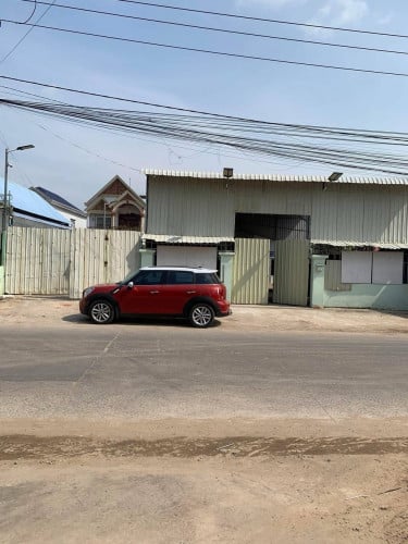 ឃ្លាំងជួល