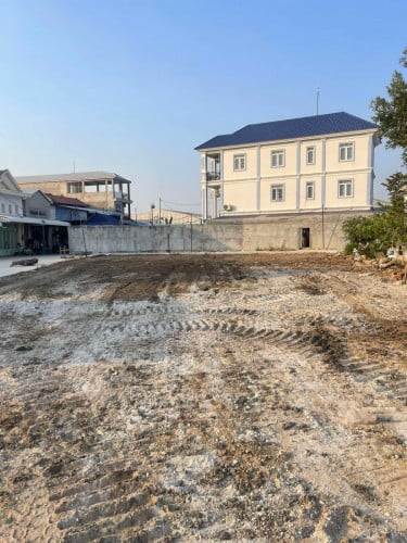 នៅជិតហ្រ្កេនភ្នំពេញ