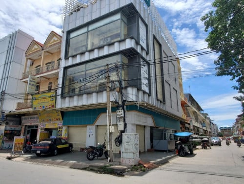 Corner house on Big road