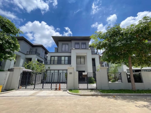 Queen Villa for rent at borey Chipmong