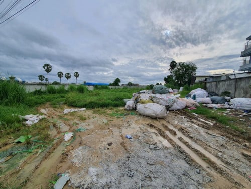 ខ្ញុំមានដីសម្រាប់ជួរមួយកន្លែងទីតាំងល្អសម្រាប់ប្រកបអាជីវកម្ម គ្រប់ប្រភេទ