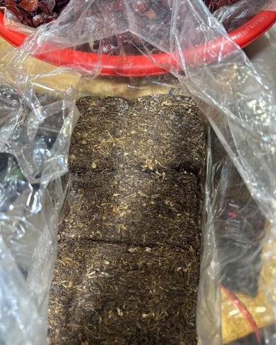 លក់ថ្នាំជក់ ឬថ្នាំចុកក្រៀម 干烟草  Dried Tobacco