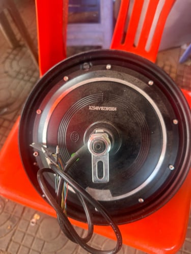 ម៉ូទ័រកង់អាគុយ