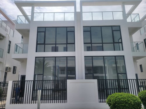 ផ្ទះវីឡាភ្លោះលក់