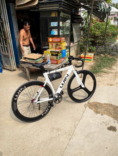 ទើបទិញបាន1week អត់មានពេលជិះទិញមកទុកចោលលក់195$ចចារ