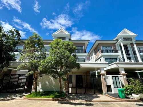 វីឡាភ្លោះ TA សម្រាប់លក់ | Twin Villa TA for Sale (បុរីប៉េងហួត ដឹស្ដាដាយមិន)