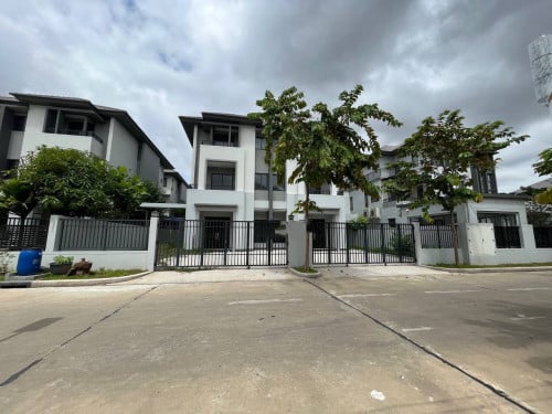 វីឡាភ្លោះសម្រាប់លក់ | Twin villa for sale (បុរីជីបម៉ុង598)