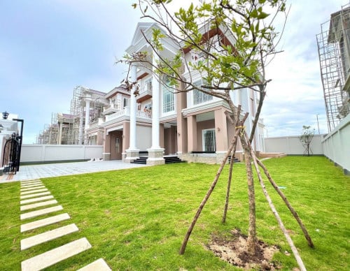 វីឡាឃ្វីនលក់បន្ទាន់​ ក្នុងបុរីប៉េងហួតបឹងស្នោរ | Urgent Queen Villa For Sale in Borey Penghuot