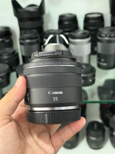 Canon RF 35mm F1.8 Marco STM 99%