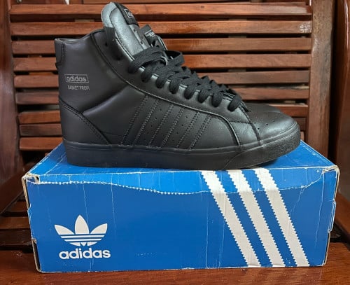 Original Adidas Size 42.5 99%
