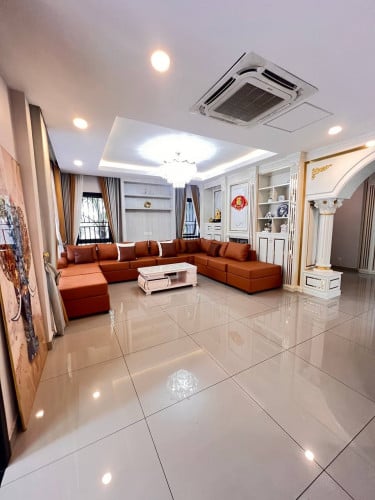 QueenvA VILLA FOR RENT IN CHIPMONG 50M