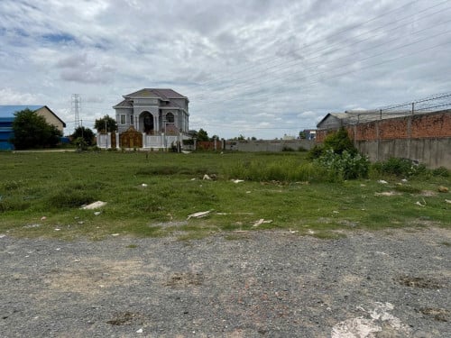 ដីលក់នៅជិតវត្តក្រាំងធ្នង់