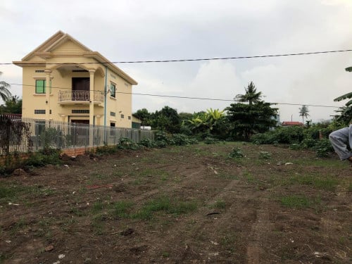 ដីលក់ប្លង់វីឡាទីតាំងល្អណាស់ តំលៃធូផ្លូវកៅស៊ូ