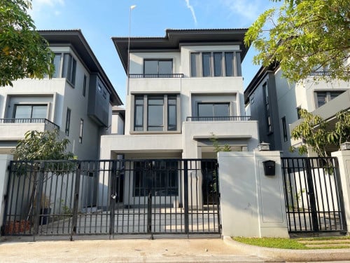 វីឡាឃ្វីនB សម្រាប់លក់ | Queen B villa for sale (ជីបម៉ុង ៥០ម / Chip Mong 50m)