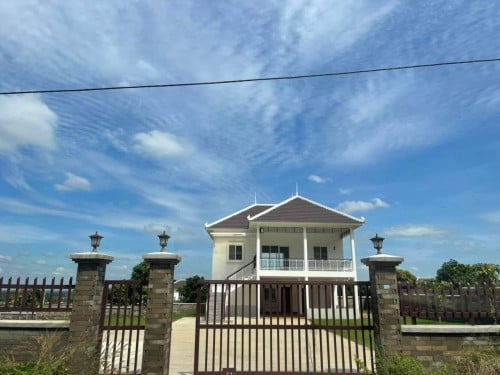 ផ្ទះលំហែរក្បែរជើងភ្នំសម្រាប់លក់ | Relax Villa with mountain view for Sale