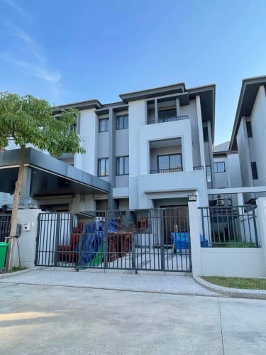 វីឡាភ្លោះ សម្រាប់លក់ / Twin villa ​for sale (បុរីជីបម៉ង៥០ម)