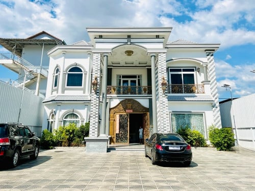 ផ្ទះវិឡាលក់បន្ទាន់ក្រុងព្រះសីហនុ មានចំណូលជួលស្រាប់