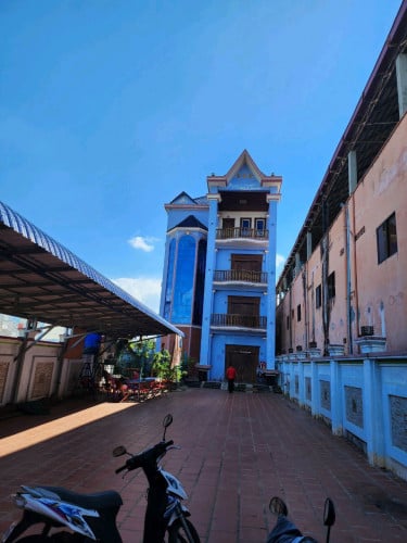 ផ្ទះលក់តាខ្មៅ