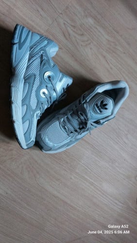 ស្បែកជើងមួយទឹកលក់ 13$