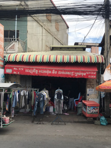 ផ្ទះលក់នៅផ្លូវជាតិលេខ5 ទំហំផ្ទះ ទទឹង 6 បណ្តាយ 10 ជិតផ្សារងាយស្រួលក្នុងការរកសុីលក់ដូរ នៅមុខផ្លូជាតិ