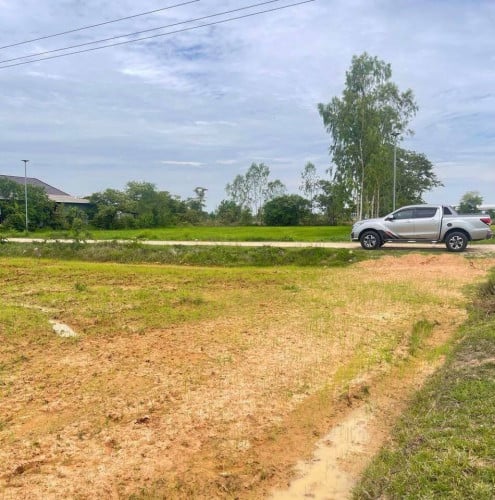 ដីដាក់លក់ក្បែររោងចក្រ (900mពីNR2)