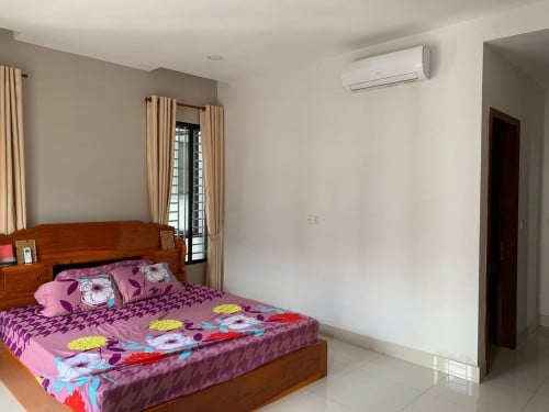វីឡាកូនកាត់សម្រាប់ជួល / LA Villa for rent (បុរីវីឡាថោន / in Borey villa town)