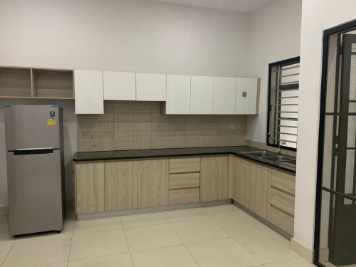 វីឡាកូនកាត់សម្រាប់ជួល / LA Villa for rent (បុរីវីឡាថោន / in Borey villa town)