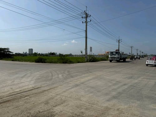 ដីអាជីវកមផ្លូវកែង្មលក់លើផ្លូវឃ្មួញ