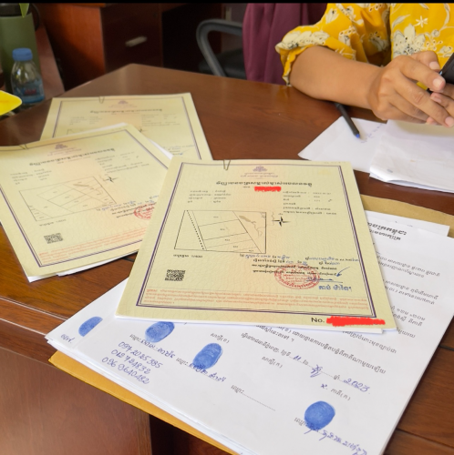 ដីលក់បន្ទាន់នៅខេត្តកំពង់ស្ពឺឃុំត្រាចទង ជាប់ផ្លូវ51 លក់5500$លក់ខាតពេលទិញ 7000$វៃដូរឡានក៏បានយកឡានPrius