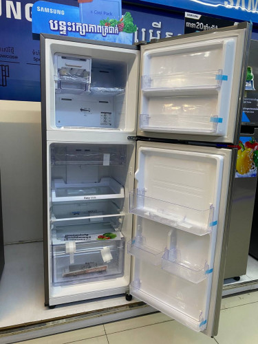 ទូរទឹកកកម៉ាក SAMSUNG ចុណុះ 234L - RT22FAR