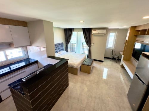 Modern Studio for Rent in BKK1 – Private Balcony & Gym Access!✨