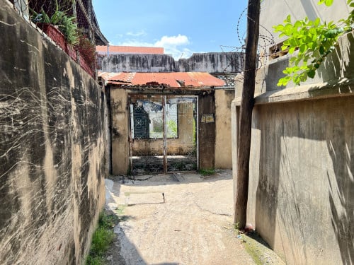 ផ្ទះ និង ដីលក់បន្ទាន់ ស្ថិតនៅក្នុងក្រុងភ្នំពេញ សង្កាត់ស្ទឹងមានជ័យទី២ ខ័ណ្ឌមានជ័យ ភូមិឫស្សី.