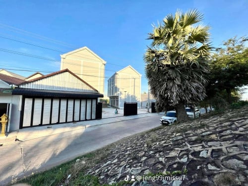 ដីផ្ទះសំណាក់លក់បន្ទាន់ តំលៃទន់ៗម្ចាស់ប្រញាប់លុយ