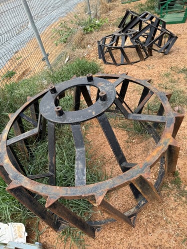 យ៉ាន់ ដែកវេ សម្រាប់កង់ក្រោយត្រាក់ទ័រ