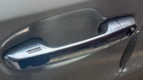 ដៃទ្វា Land Cruiser