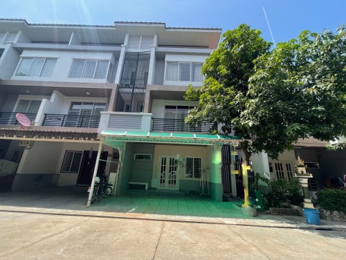 * * ផ្ទះវីឡា LC2 សម្រាប់ជួល