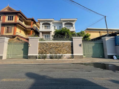 វីឡាសម្រាប់ជួល ទីតាំង​ផ្សារដេីមថ្កូវ | Villa for rent in Phsar Daeum Thkov area